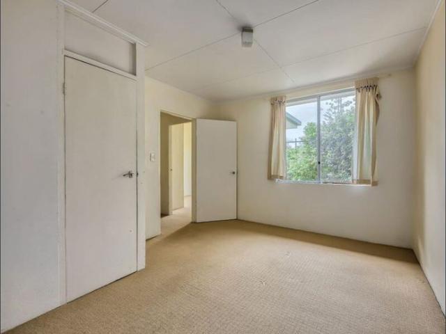 2 Bedroom Unit in Convenient Location