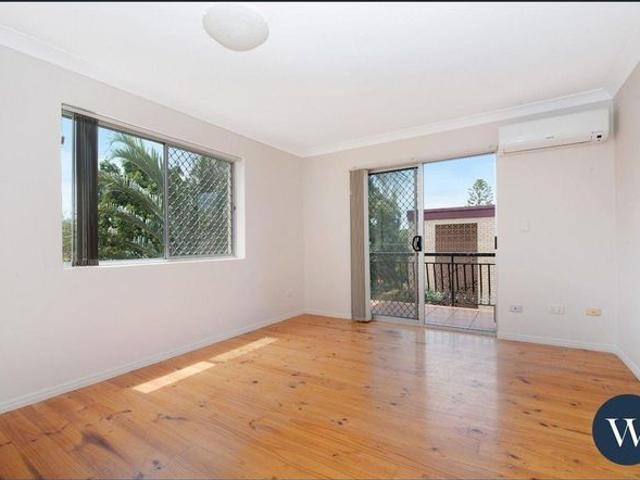 2 Bedroom Unit in Convenient Location