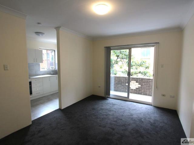 2 Bedroom Unit in Convenient Location
