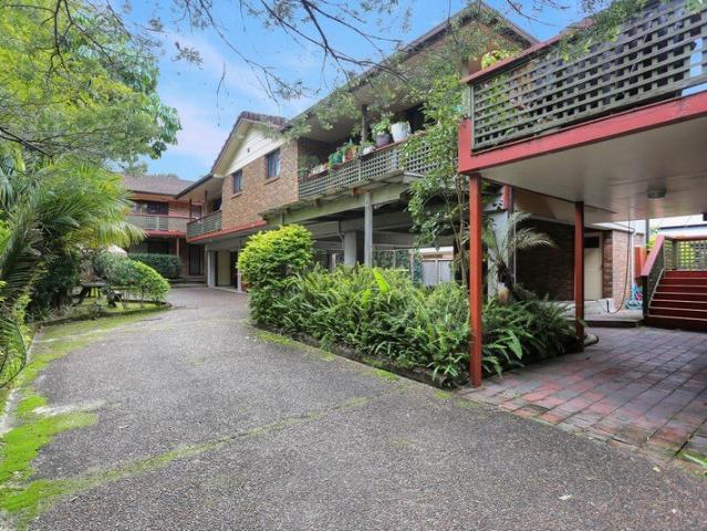 2 Bedroom Unit in Convenient Location