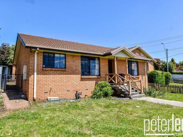 2 Bedroom Unit in Convenient Location