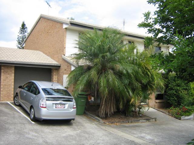 2 Bedroom Unit in Convenient Woodridge Location