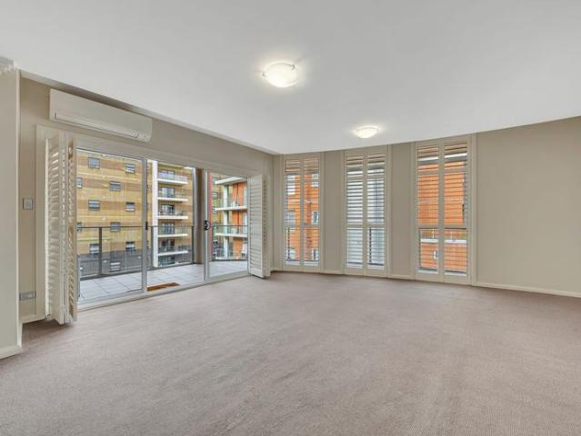 2 Bedroom unit in fantastic location
