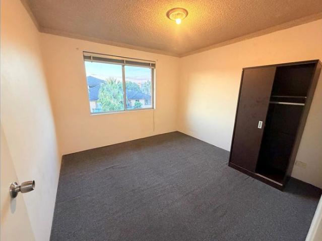 2 Bedroom unit in Fairfield !