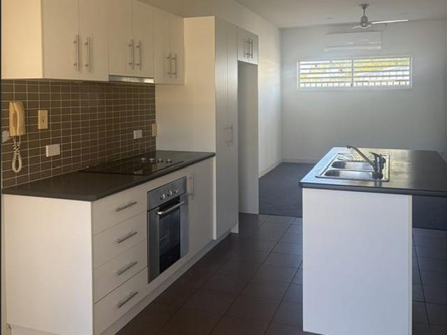 2 Bedroom Unit in Gated Complex Close to the Heart of Town