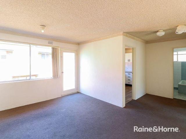 2 Bedroom Unit in Great Central Location!