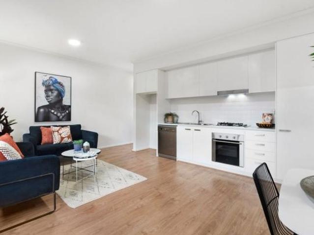 2 bedroom unit in great location