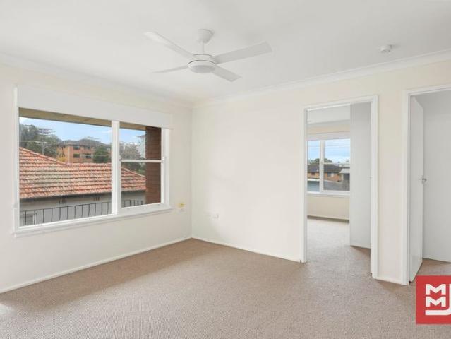 2 Bedroom Unit in Great Location