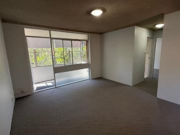 2 Bedroom Unit in Great Location!