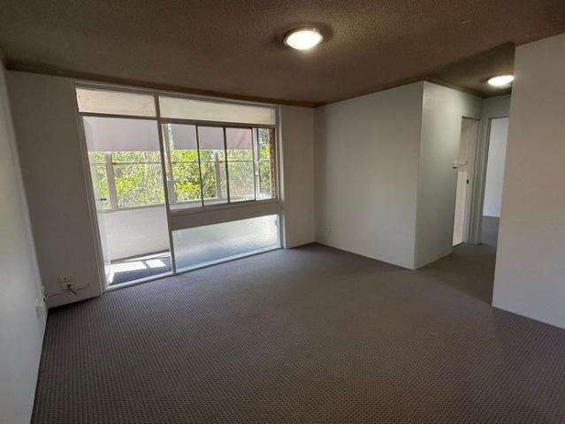 2 Bedroom Unit in Great Location!