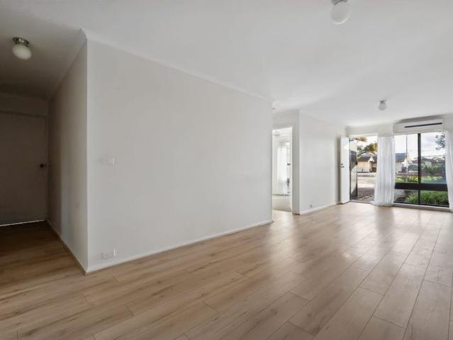 2 bedroom unit in great location