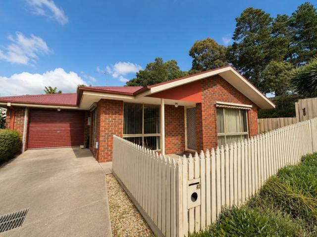 2 Bedroom Unit in Great Position!