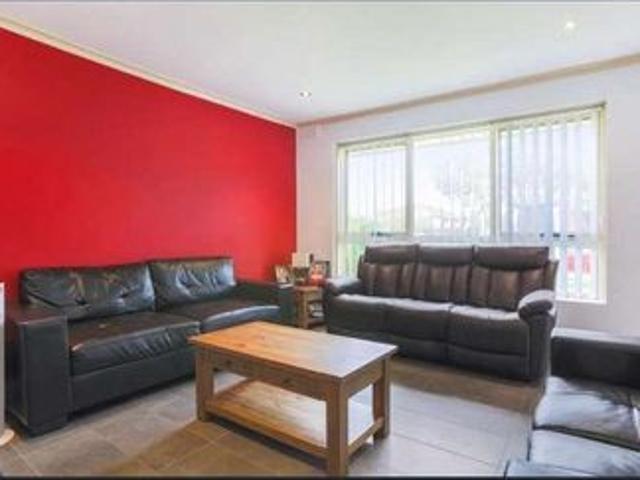 2 Bedroom Unit in heart of Springvale