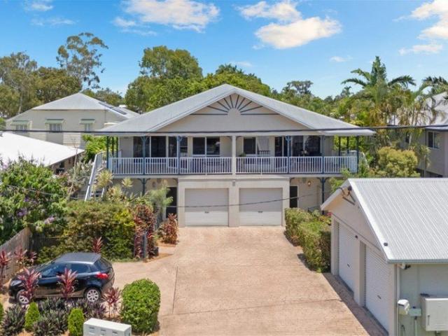 2 BEDROOM UNIT IN HERMIT PARK + PRIVATE COURTYARD!