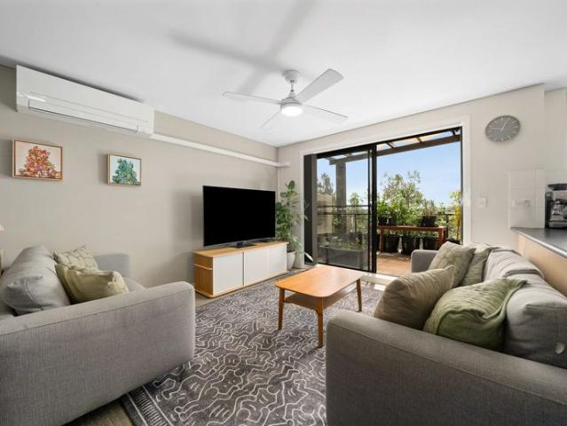 2 Bedroom Unit In Ideal Location