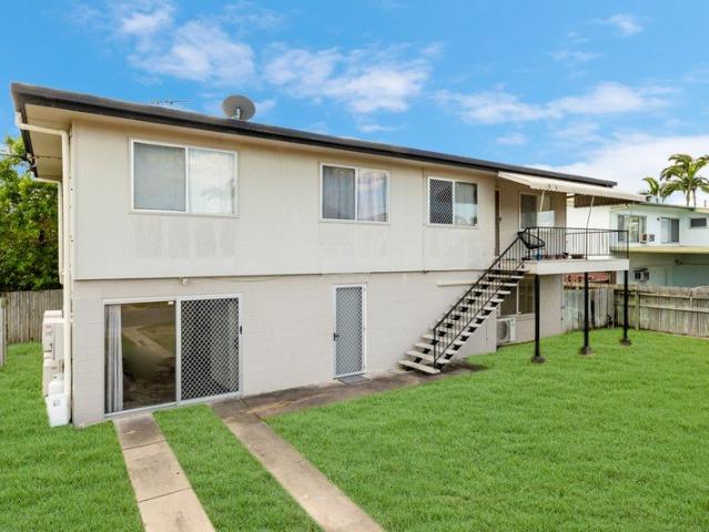 2 Bedroom Unit in Kirwan!