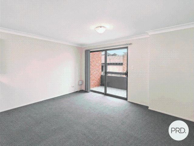 2 Bedroom Unit in Liverpool!
