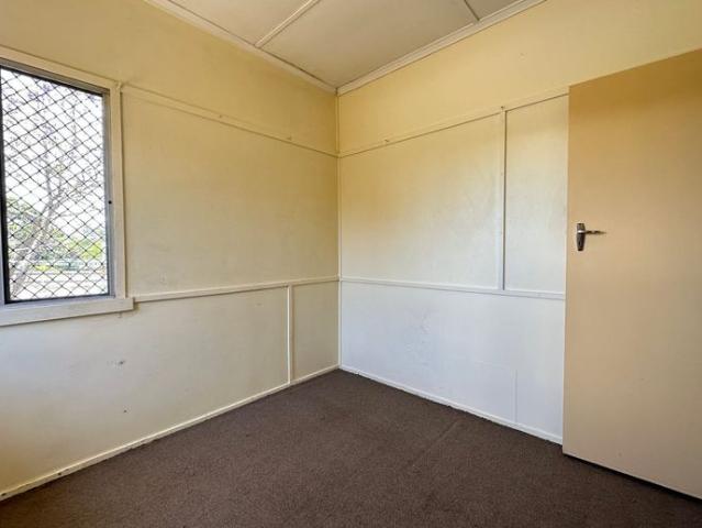 2 BEDROOM UNIT IN PRIME LOCATION!