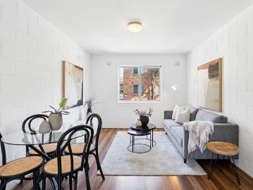2 Bedroom Unit in Prime Location 10 Minutes to City & Beach