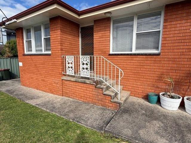 2 Bedroom Unit in Quiet Beachside Location