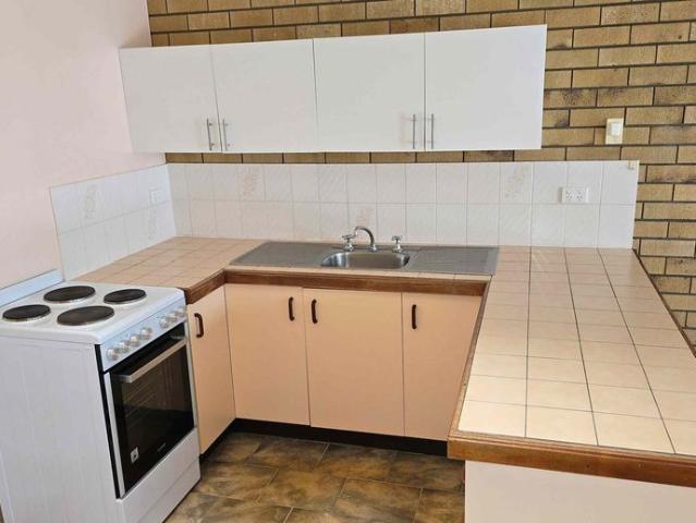 2 Bedroom Unit in Quiet Complex!