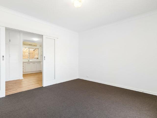 2 Bedroom Unit In Quiet Group!
