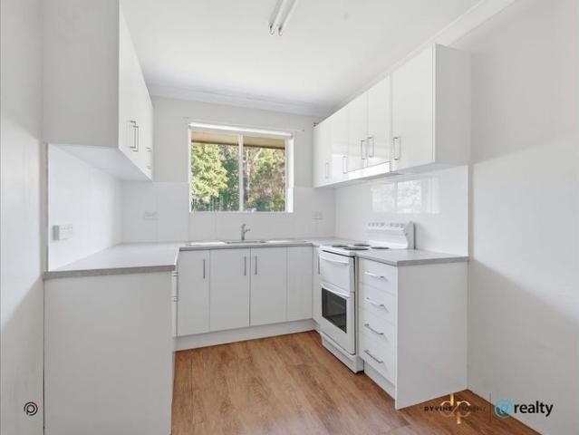 2 Bedroom Unit in Quiet Leafy Location