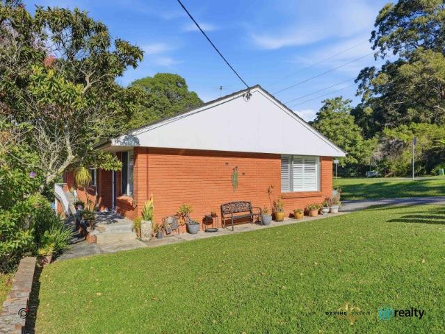 2 Bedroom Unit in Quiet Leafy Location