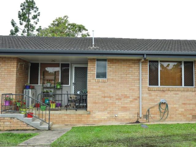 2 BEDROOM UNIT IN QUIET LOCATION