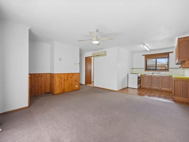 2 BEDROOM UNIT IN SEBASTOPOL