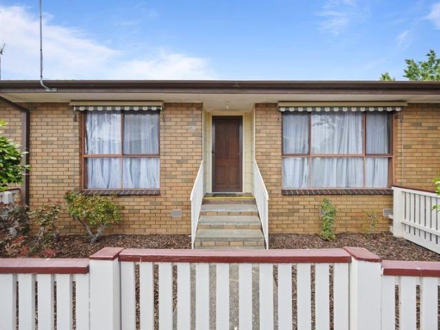2 BEDROOM UNIT IN SEBASTOPOL