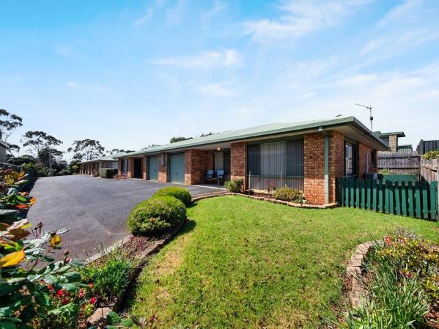 2 BEDROOM UNIT IN STUNNING WYNYARD LOCATION!