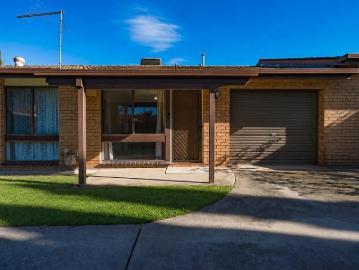 2 Bedroom Unit Investing, Downsizing or Entering the Market This One is For All!