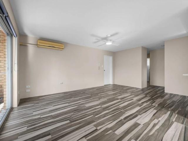 2 BEDROOM UNIT JUST MINUTES FROM WESTFIELD CHERMSIDE