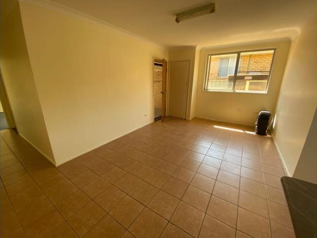 2 BEDROOM UNIT LOCATED OXLEY VALE