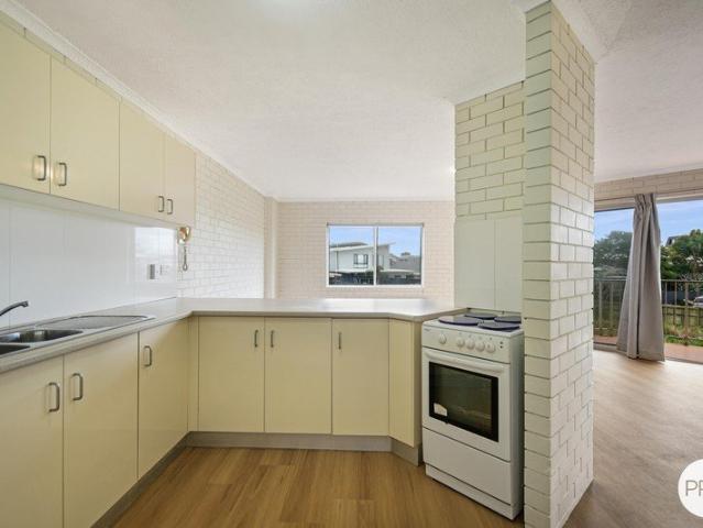 2 Bedroom unit located one street from the beach