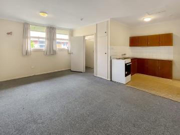 2 bedroom unit located close to the snowy hydro center