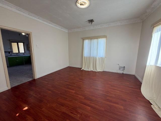 2 bedroom unit, Near Darra train station