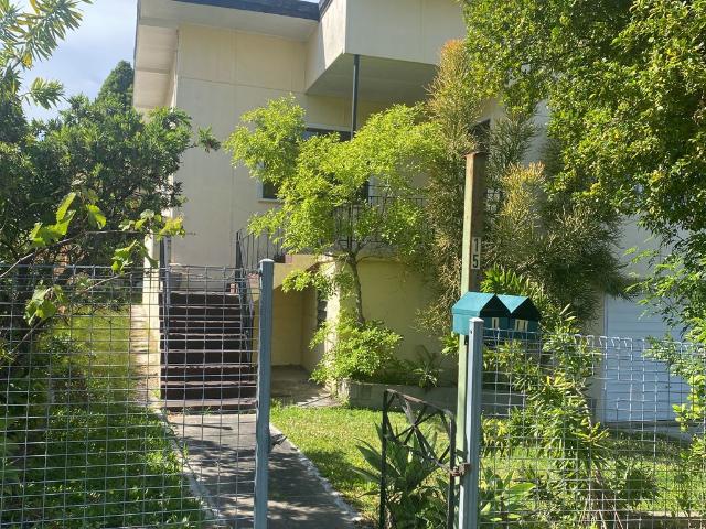 2 bedroom unit, Near Darra train station