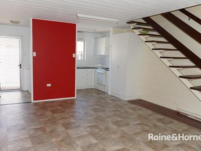 2 BEDROOM UNIT NORTH MACKAY