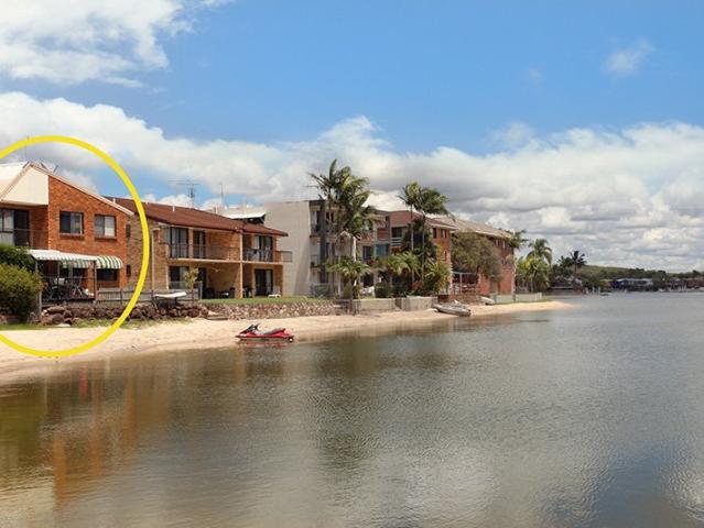 2 Bedroom Unit on the Canal