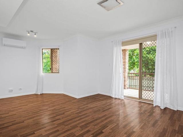 2 Bedroom Unit Prime Location