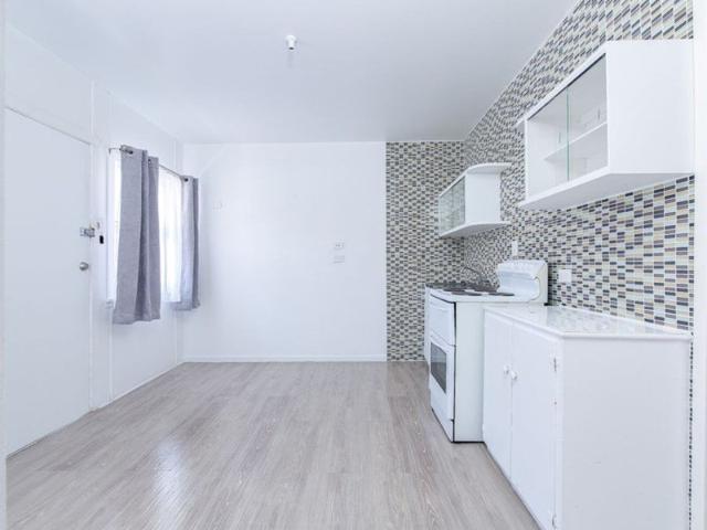 2 Bedroom unit short walk to the beach & cafes