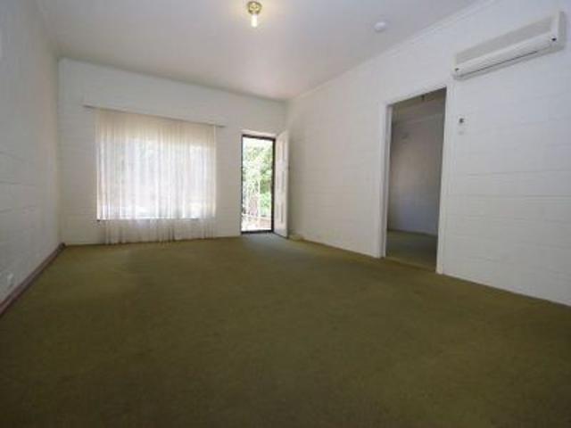 2 BEDROOM UNIT/HOMETTE JUST A SHORT WALK TO THE PARADE!