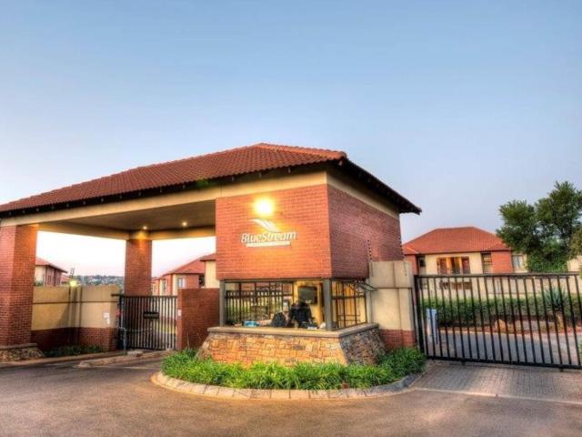 2 BEDROOM UPSTAIRS APARTMENT IN A SECURE COMPLEX – PRETORIUSPARK FOR RENT