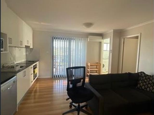 2 BEDROOM UPSTAIRS GRANNY FLAT !