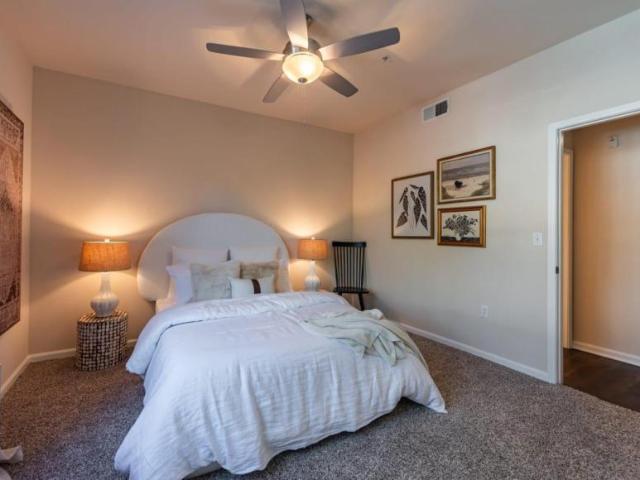 2 bedroom, Valencia CA 91381 LS104837653