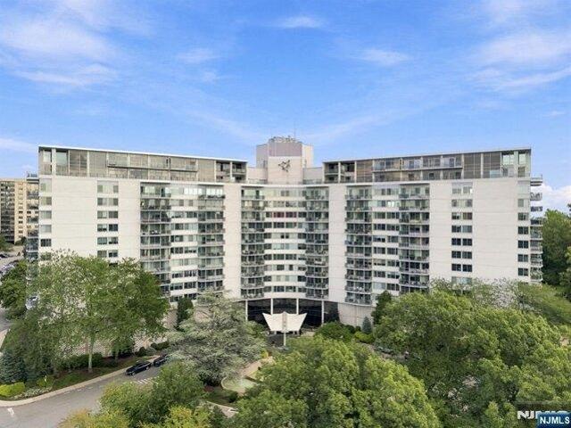 2 bedroom, Verona NJ 07044 105496893