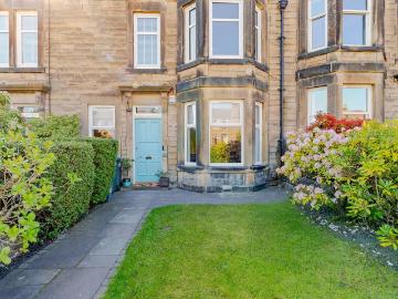 Edinburgh, Shetland - Garden, Fireplace