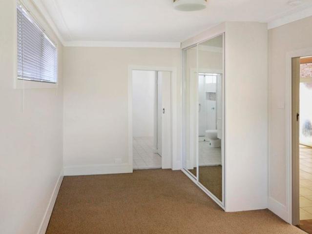 2 BEDROOM VILLA, STROLL TO BEACH & UMINA BEACH CBD